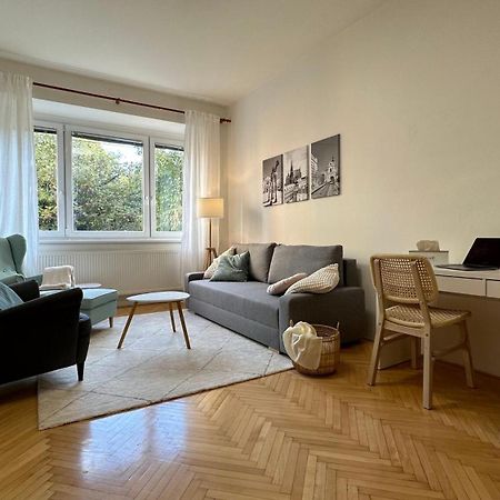 ברנו Apartman S Balkonem U Parku & 15 Minut Do Centra מראה חיצוני תמונה