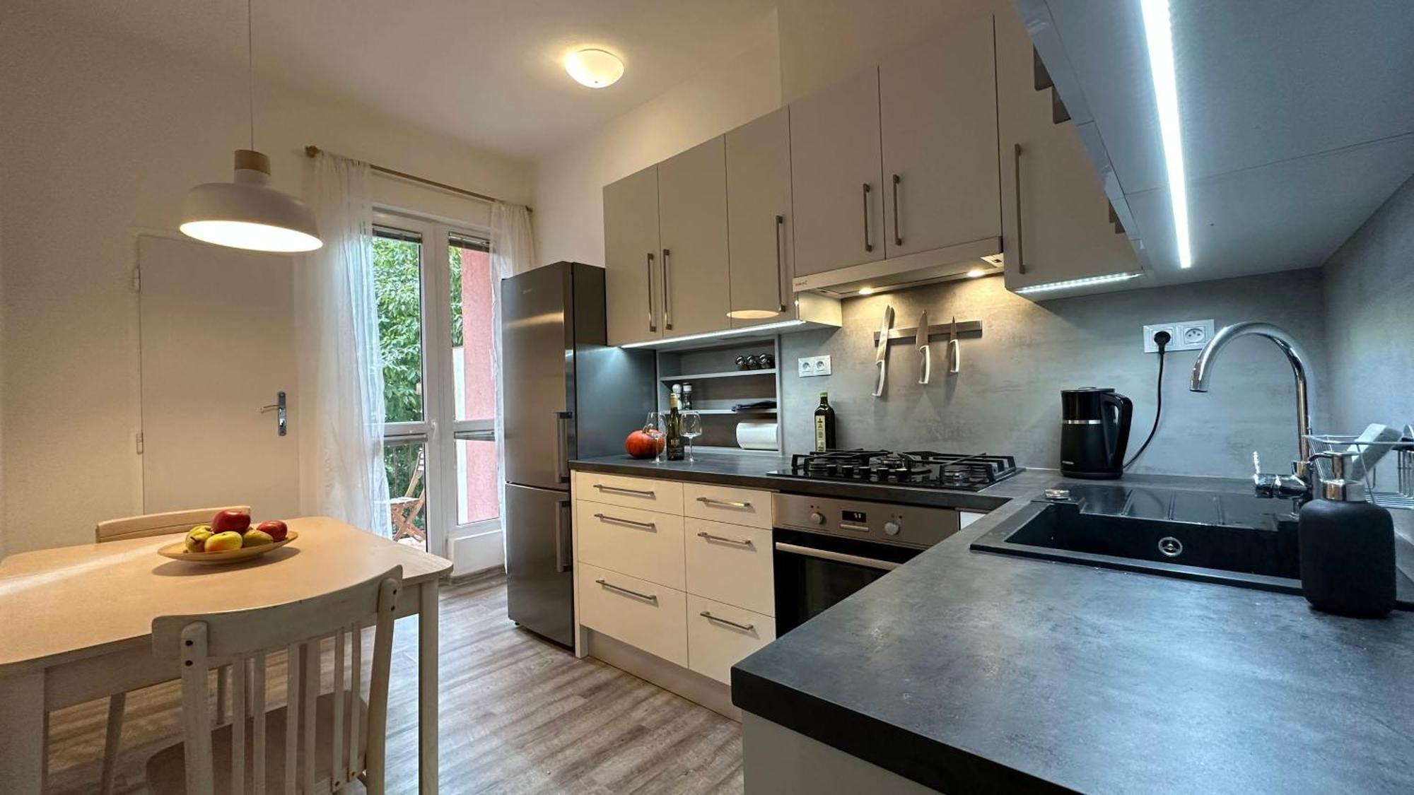 ברנו Apartman S Balkonem U Parku & 15 Minut Do Centra מראה חיצוני תמונה